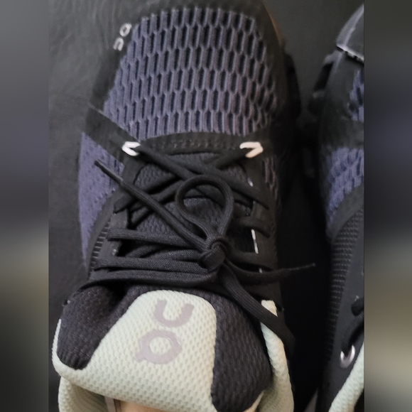 On Running Sneaker Cloudflyers women size 7.5 - Picture 6 of 12